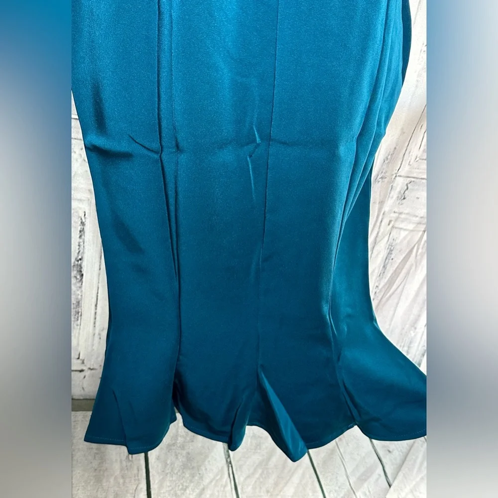 We got this dress in teal. - Picture 5 of 7